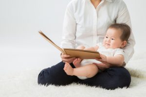 baby_read_book